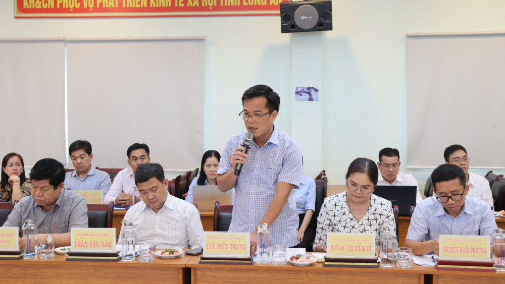 Phó Giám đốc Trung tâm Phục vụ hành chính công tỉnh Lưu Hiếu Trung kiến nghị về các khó khăn, vướng mắc liên quan đến giải quyết tủ tục hành chính