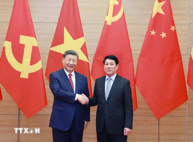 Chủ tịch nước Lương Cường và Tổng Bí thư, Chủ tịch nước Trung Quốc Tập Cận Bình chụp ảnh chung (Ảnh: Thống Nhất/TTXVN)