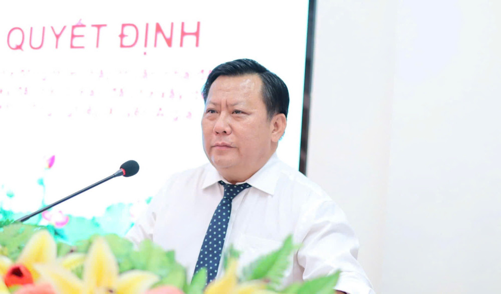Phó Chủ tịch UBND tỉnh Huỳnh Văn Sơn phát biểu tại lễ trao quyết định đầu tư