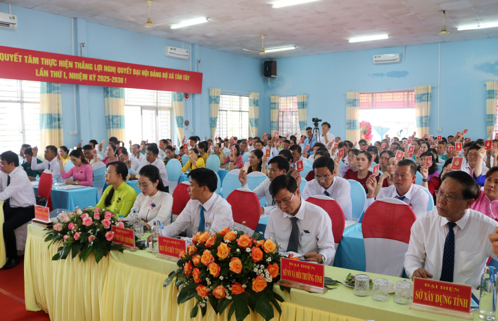 Đại hội Đảng bộ xã Tân Tây đề ra 14 chỉ tiêu, 3 khâu đột phá và 3 công trình trọng điểm