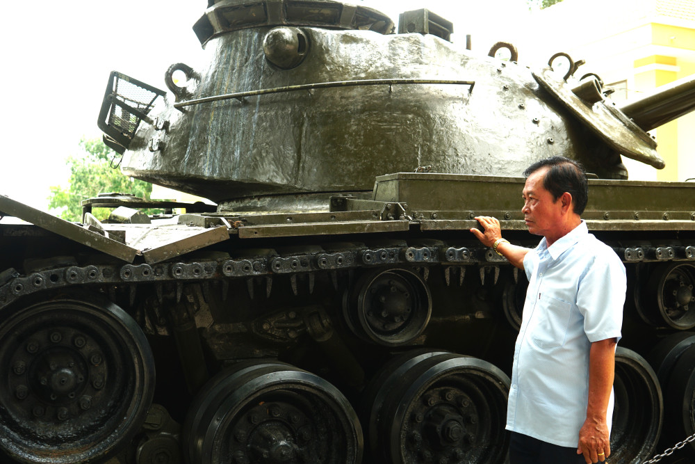  Đối với ông Võ Minh Chiến, mỗi lần đến tham quan Nhà truyền thống, những ký ức về một thời đấu tranh gian lao mà anh dũng lại ùa về trong tâm trí