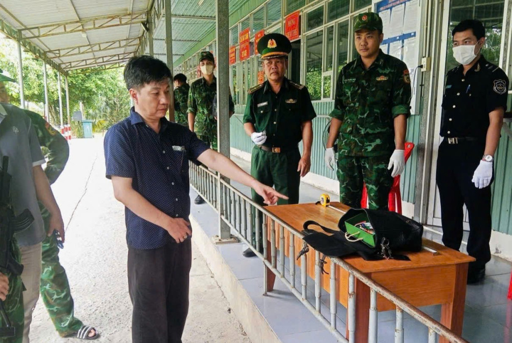 Hải quan cửa khẩu Mỹ Quý Tây phối hợp với Đồn Biên phòng cửa khẩu Mỹ Quý Tây bắt giữ đối tượng tàng trữ trái phép chất ma túy (nguồn ảnh: Chi cục Hải quan khu vực XVII)