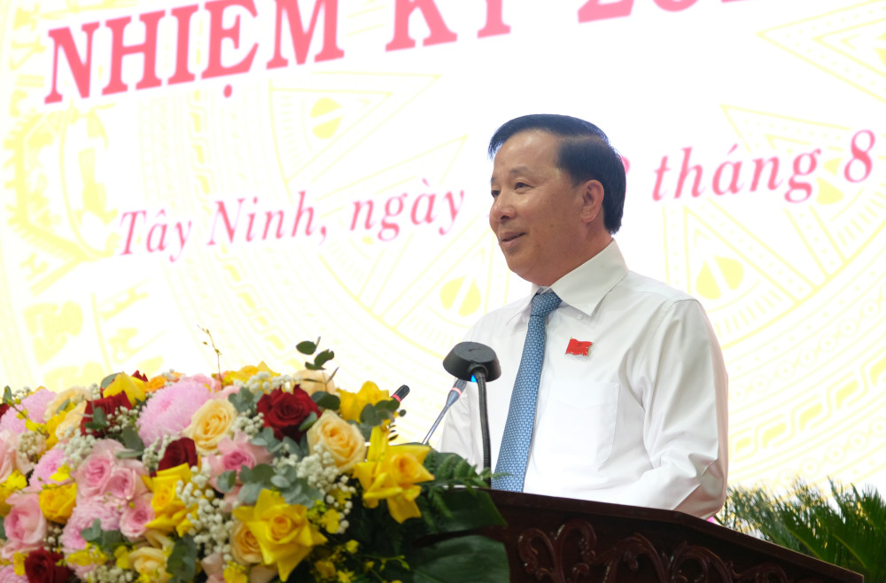 Phó Bí thư Tỉnh ủy, Chủ tịch UBND tỉnh, Bí thư Đảng ủy UBND tỉnh Nguyễn Văn Út phát biểu tại phiên trù bị