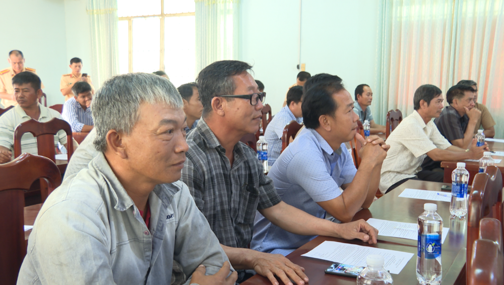 Đại diện các doanh nghiệp tham gia buổi tuyên truyền