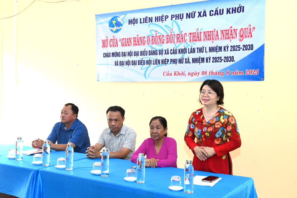Chủ tịch Hội Liên hiệp Phụ nữ xã Cầu Khởi Lê Thị Mỹ Lệ phát biểu tại chương trình