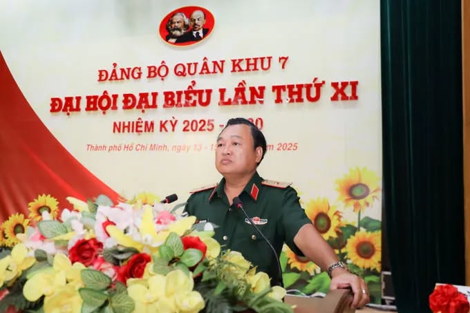 Thiếu tướng Trần Vinh Ngọc - Bí thư Đảng ủy, Chính ủy Quân khu 7, kết luận buổi tổng duyệt