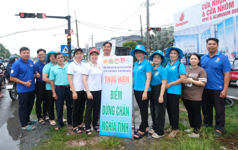 Điểm dừng chân nghĩa tình, hoạt động thường niên mỗi dịp lễ, tết tại phường Long An