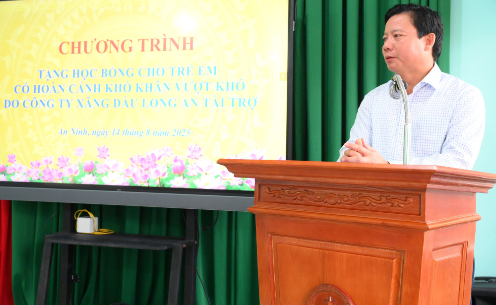 Phó Chủ tịch UBND tỉnh Phạm Tấn Hòa phát biểu tại buổi lễ