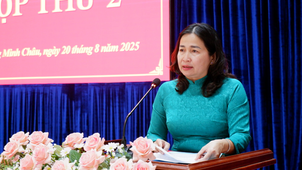 Bí thư Đảng ủy, Chủ tịch HĐND xã Huỳnh Vương Hiếu phát biểu bế mạc kỳ họp