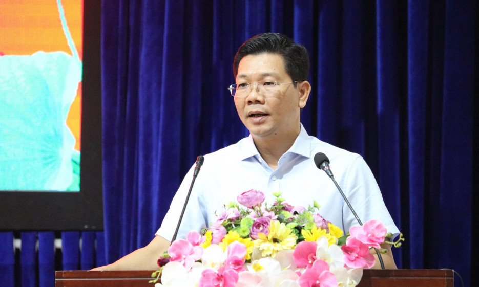 Phó Bí thư Thường trực Tỉnh ủy Nguyễn Mạnh Hùng tiếp xúc cử tri tại phường Gò Dầu