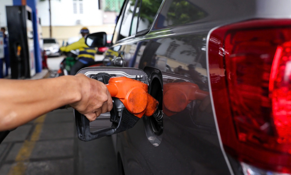 Giá xăng dầu hôm nay 27/8: Xăng trong nước tăng tuần thứ 2 liên tiếp?