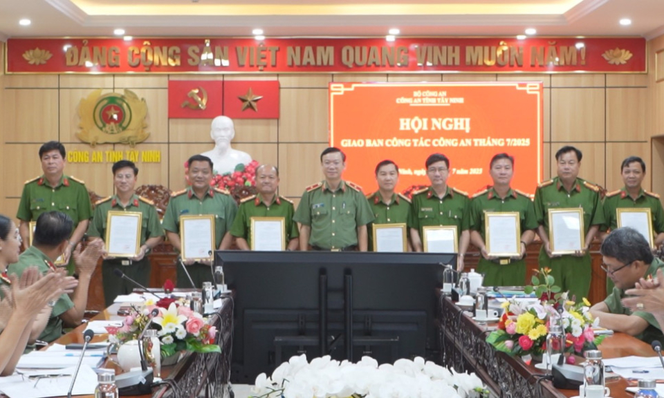 Tây Ninh: Công bố quyết định bổ nhiệm các chức danh trong hoạt động tư pháp