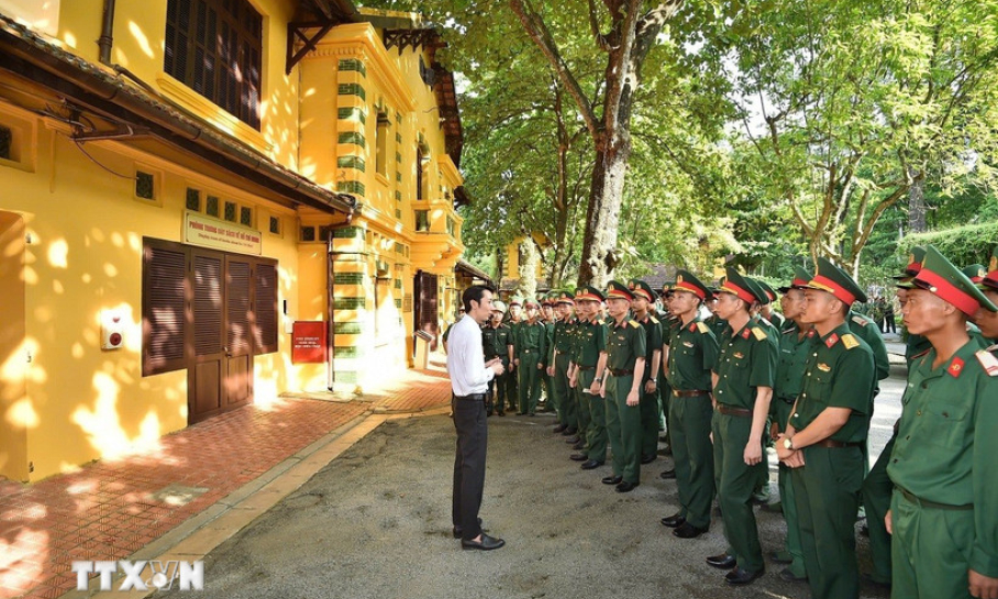 Lực lượng diễu binh, diễu hành A80 tham quan Khu Di tích Chủ tịch Hồ Chí Minh