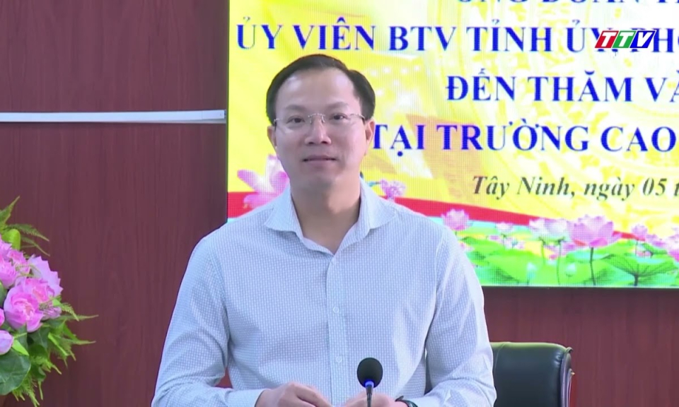 Lãnh đạo UBND tỉnh thăm và làm việc tại Trường Cao đẳng Long An