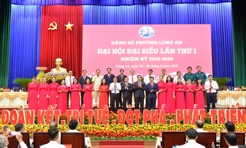 Tổ chức thành công Đại hội đại biểu Đảng bộ phường Long An, phường Long Hoa và xã Vĩnh Hưng