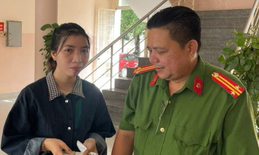 Trao trả tài sản cho người dân đánh rơi