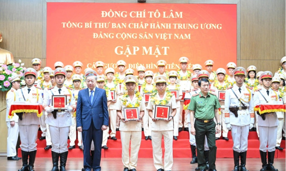 Tây Ninh có 1 tập thể và 4 cá nhân được tuyên dương tại Đại hội Thi đua 'Vì an ninh Tổ quốc' lần thứ IX