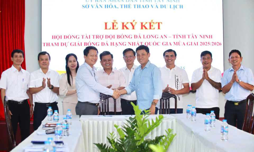 Câu lạc bộ Bóng đá Long An hồi sinh trong hình hài mới
