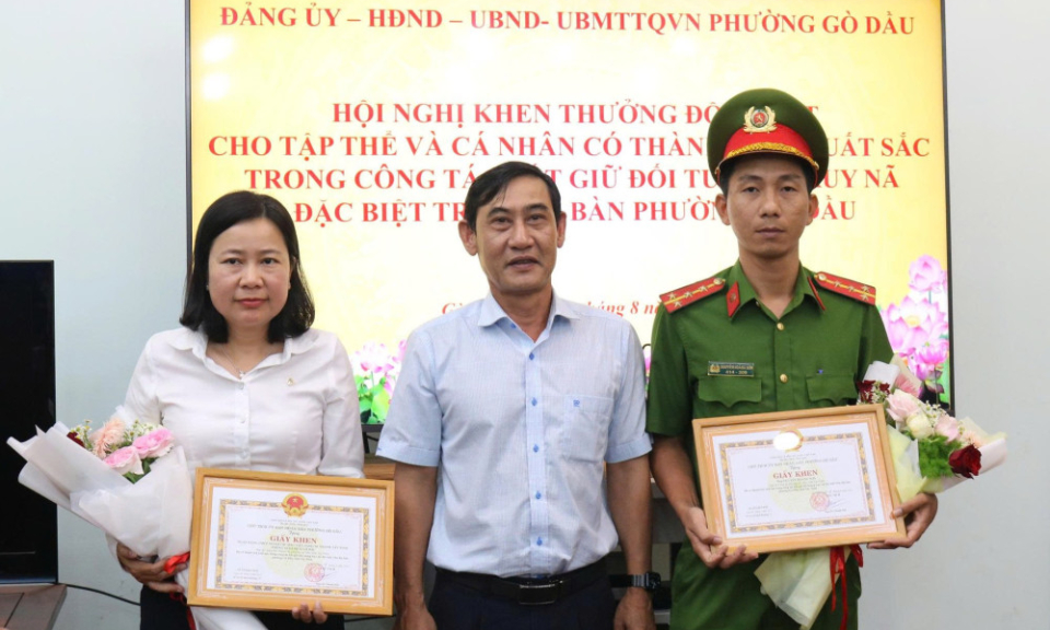 Phường Gò Dầu khen thưởng tập thể, cá nhân truy bắt nhanh đối tượng truy nã đặc biệt