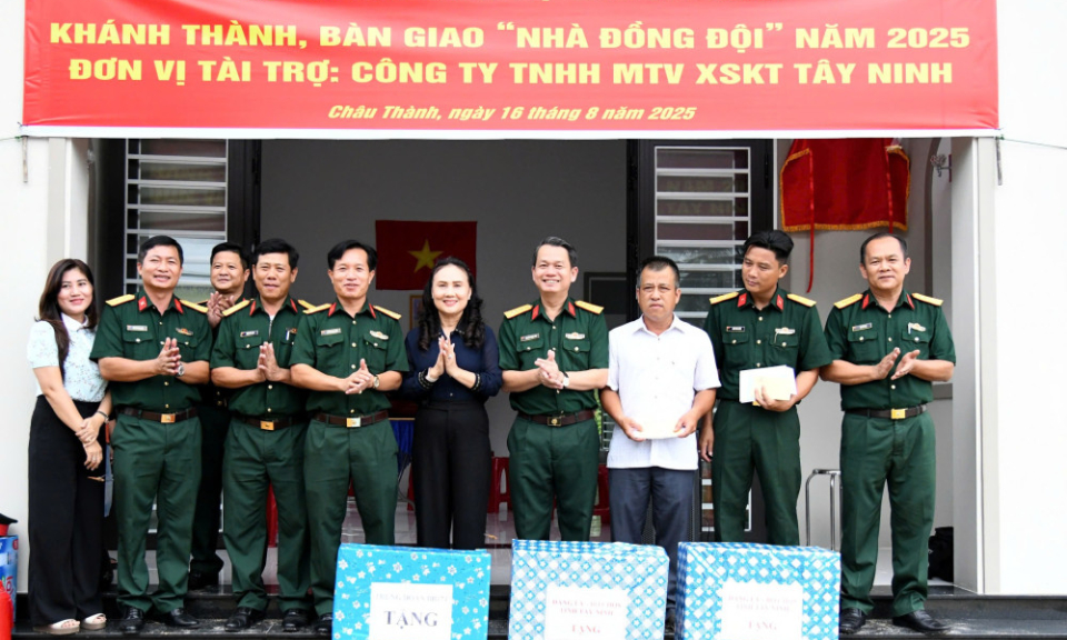 Bộ Chỉ huy Quân sự tỉnh Tây Ninh bàn giao nhà đồng đội cho quân nhân có hoàn cảnh khó khăn