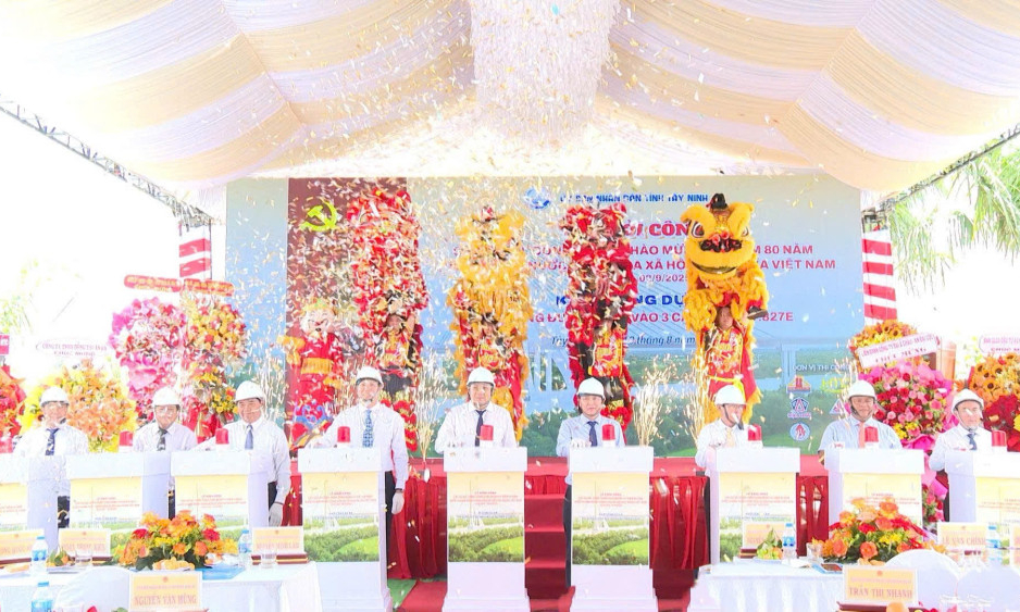 Khởi công dự án xây dựng đường dẫn vào 3 cầu trên Đường tỉnh 827E