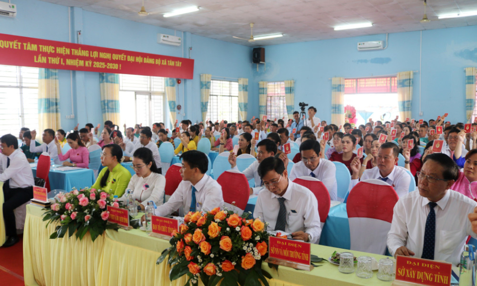 Đồng chí Hồ Thị Ngọc Lan giữ chức vụ Bí thư Đảng ủy xã Tân Tây, nhiệm kỳ 2025-2030