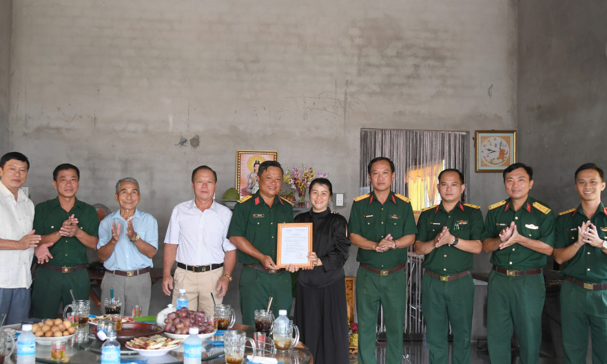 Bàn giao Nhà đồng đội cho quân nhân có hoàn cảnh khó khăn
