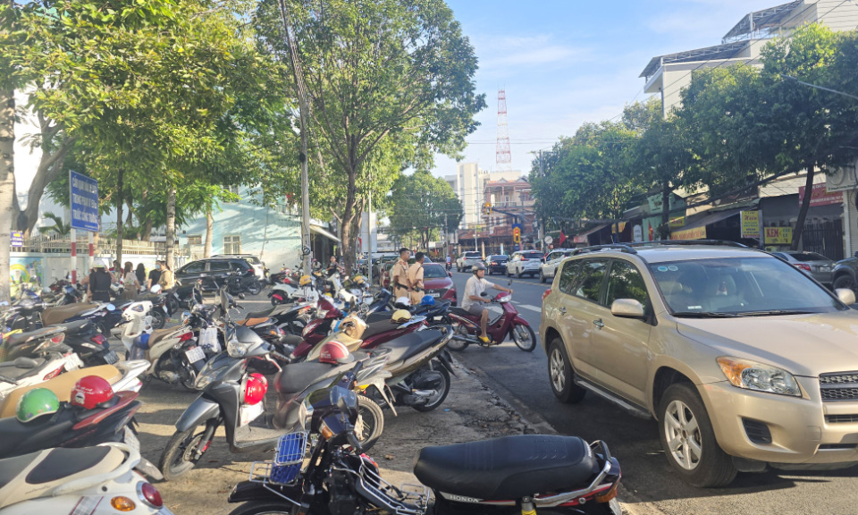 Một số điểm trường trung tâm kẹt xe ngày tựu trường