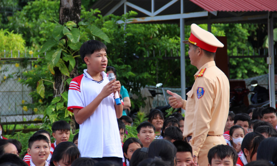 Phòng Cảnh sát giao thông Tổ chức tuyên truyền an toàn giao thông cho học sinh