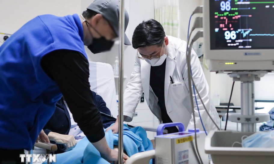 Hàn Quốc: Bác sỹ thực tập trở lại bệnh viện, khủng hoảng y tế được khắc phục