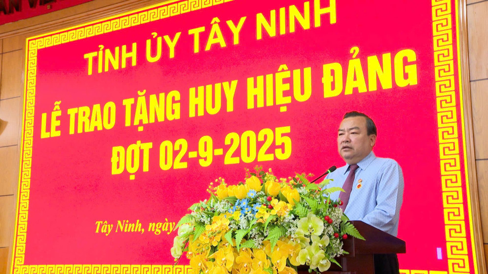 Phó Bí thư Tỉnh ủy, Trưởng đoàn đại biểu Quốc hội tỉnh Phạm Hùng Thái phát biểu tại buổi lễ