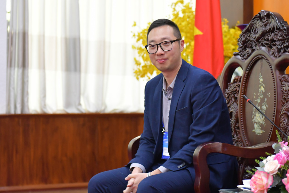 Ông David Zhao Wei Qin - Giám đốc điều hành Công ty TNHH Atas Eaters mong muốn sớm được triển khai dự án trên địa bàn tỉnh
