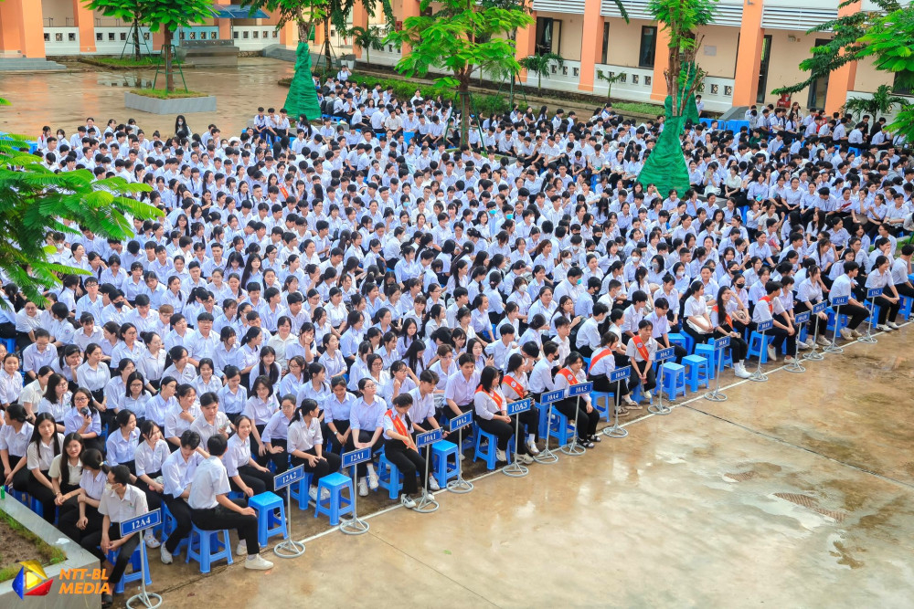 Học sinh Trường THPT Nguyễn Trung Trực - Bến Lức (xã Bến Lức) trong năm học 2025-2026