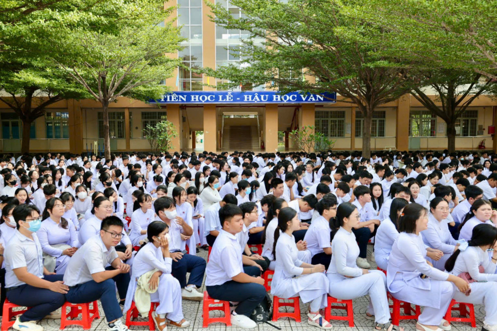 Học sinh Trường THPT Tây Ninh háo hức dự Lễ khai giảng