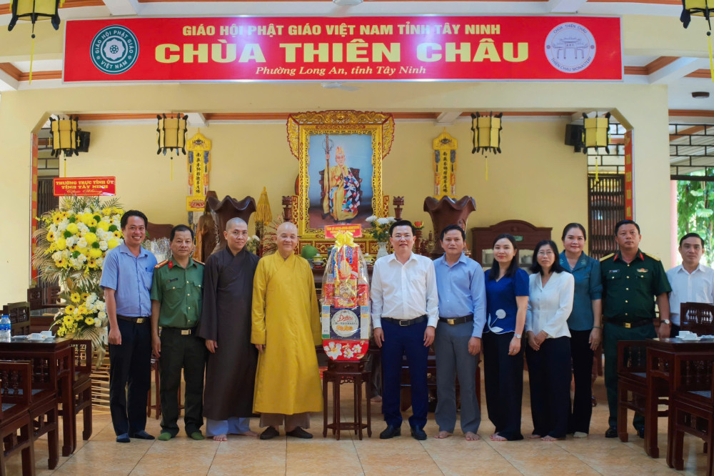 Phó Bí thư Tỉnh ủy, Chủ tịch UBMTTQ Việt Nam tỉnh Nguyễn Thanh Hải cùng đoàn công tác thăm, chúc mừng Đại lễ Vu Lan tại chùa Thiên Châu