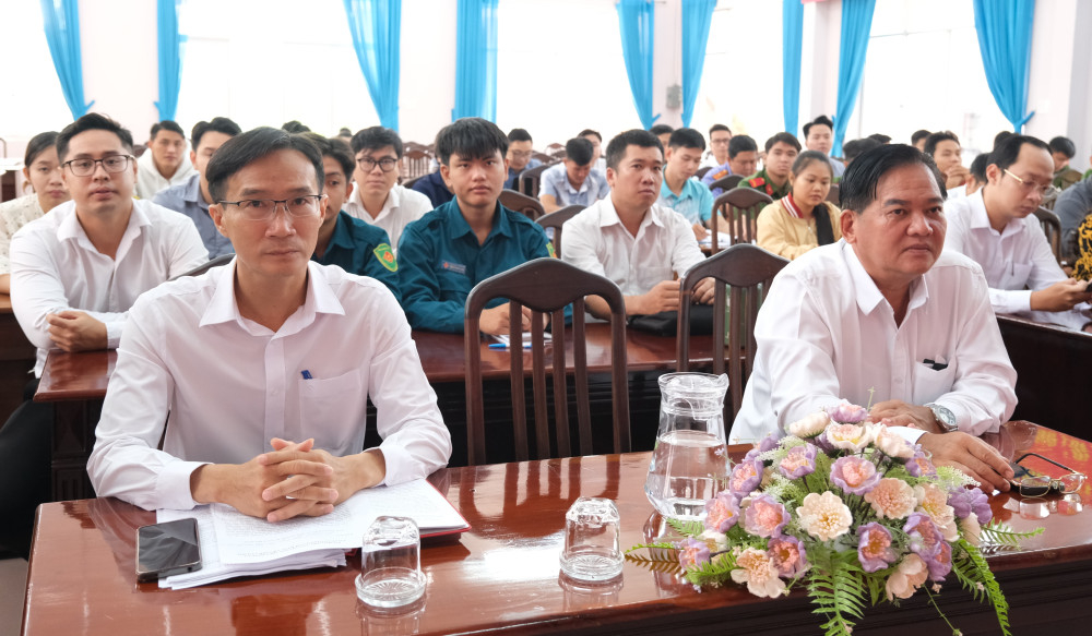 Đại biểu dự khai giảng lớp bồi dưỡng