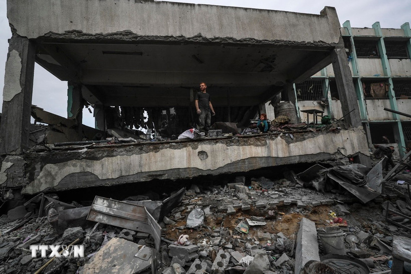 Một trường học bị phá hủy sau cuộc không kích của Israel xuống Jabalia, phía Bắc Gaza. (Ảnh: THX/TTXVN)