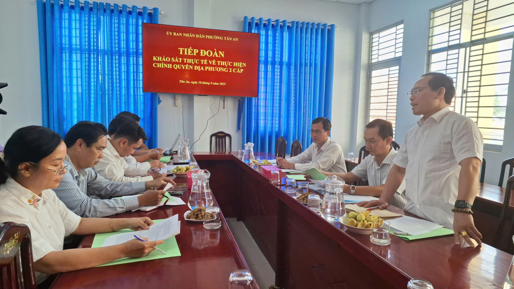 Phó Chánh Văn phòng Bộ Nội vụ Phạm Anh Thắng phát biểu tại buổi làm việc