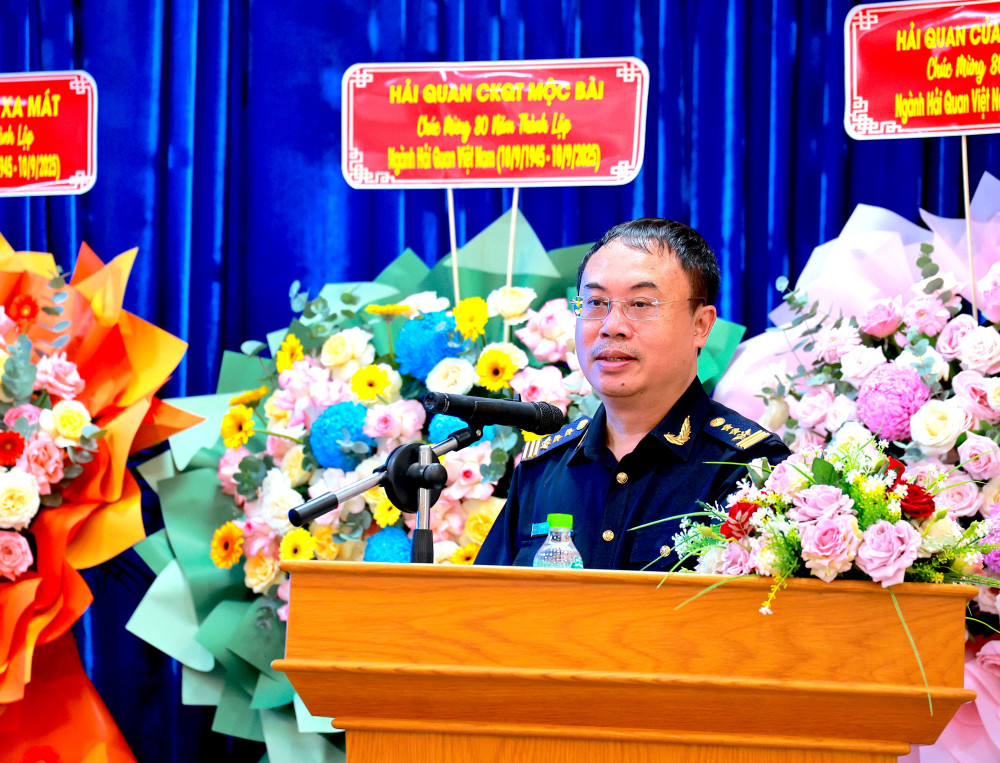 Chi cục trưởng Chi cục Hải quan khu vực XVII Nguyễn Trần Hiệu phát biểu tại buổi họp mặt