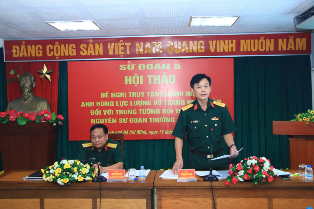 Đại tá Trần Hoàng Giang - Bí thư Đảng ủy, Chính ủy Sư đoàn 5, phát biểu tại hội thảo