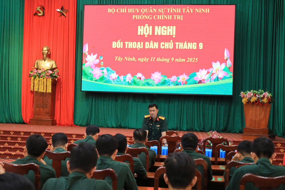 Thượng tá Võ Lê Hiến chủ trì hội nghị