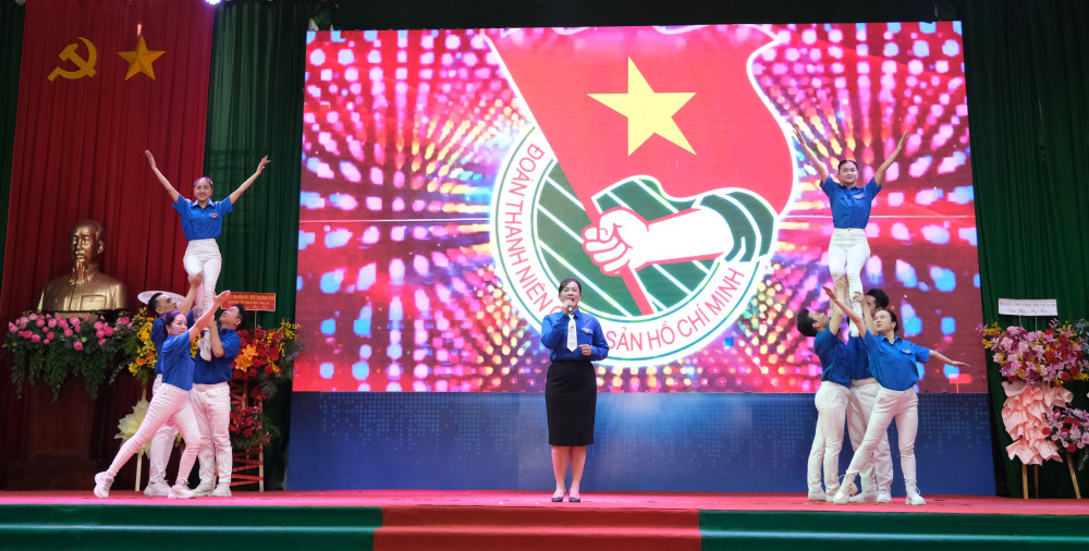 Văn nghệ chào mừng