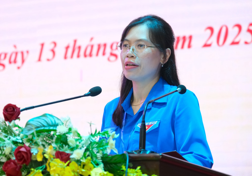 Ủy viên Ban Chấp hành Đoàn Thanh niên Agribank Nguyễn Thị Thùy Trang phát biểu chỉ đạo tại đại hội