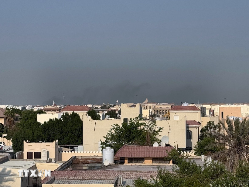 Khói bốc lên sau cuộc không kích của Israel tại Doha, Qatar ngày 09/9/2025. (Ảnh: AA/TTXVN)