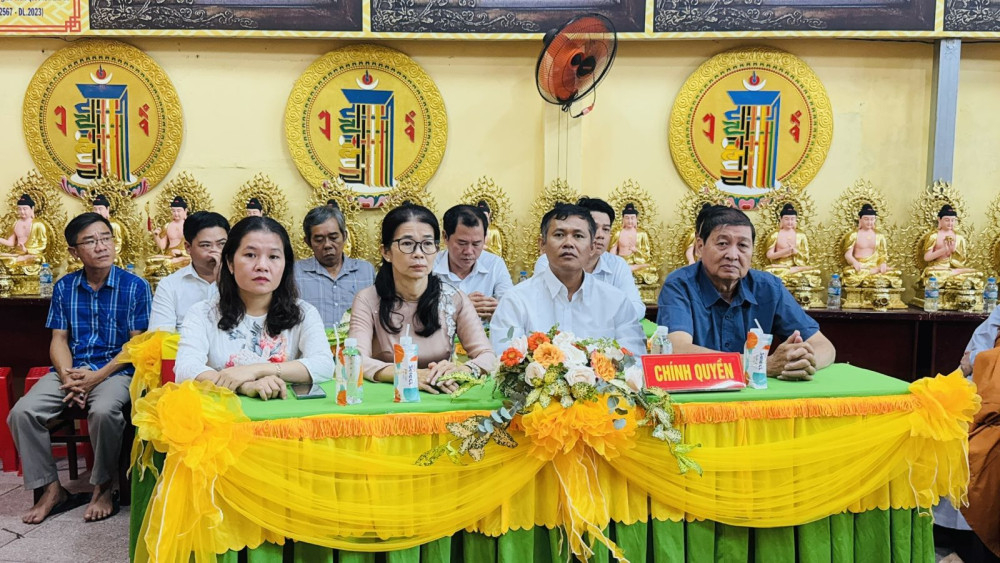 Đại biểu dự buổi lễ
