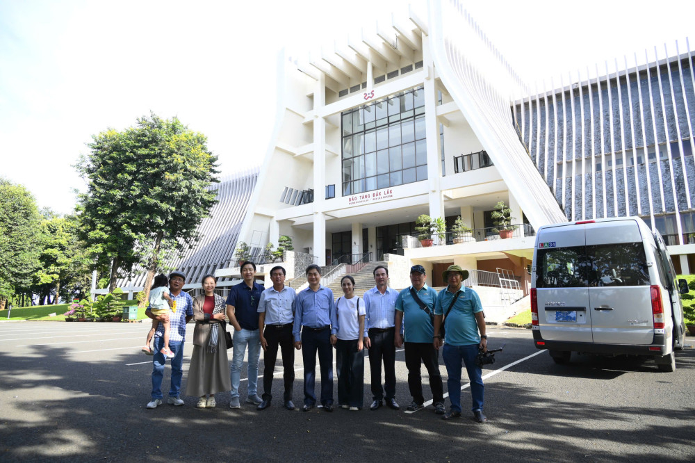 Đoàn công tác Báo và phát thanh, truyền hình Tây Ninh tham quan Bảo tàng Đắk Lắk tại tỉnh Đắk Lắk 