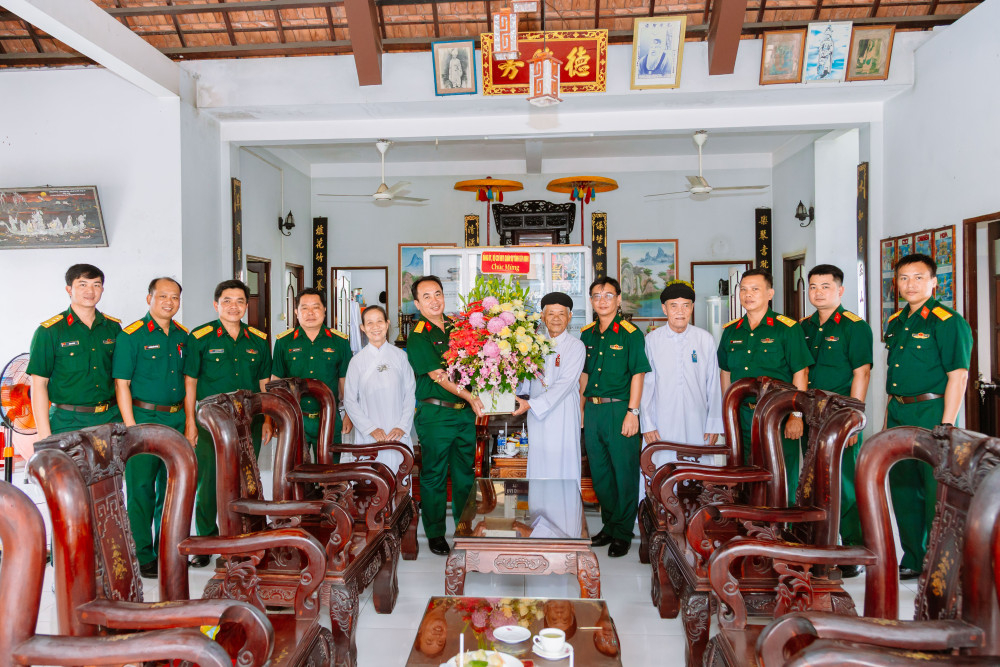 Đoàn đến thăm Ban Đại diện Hội thánh Cao Đài tỉnh