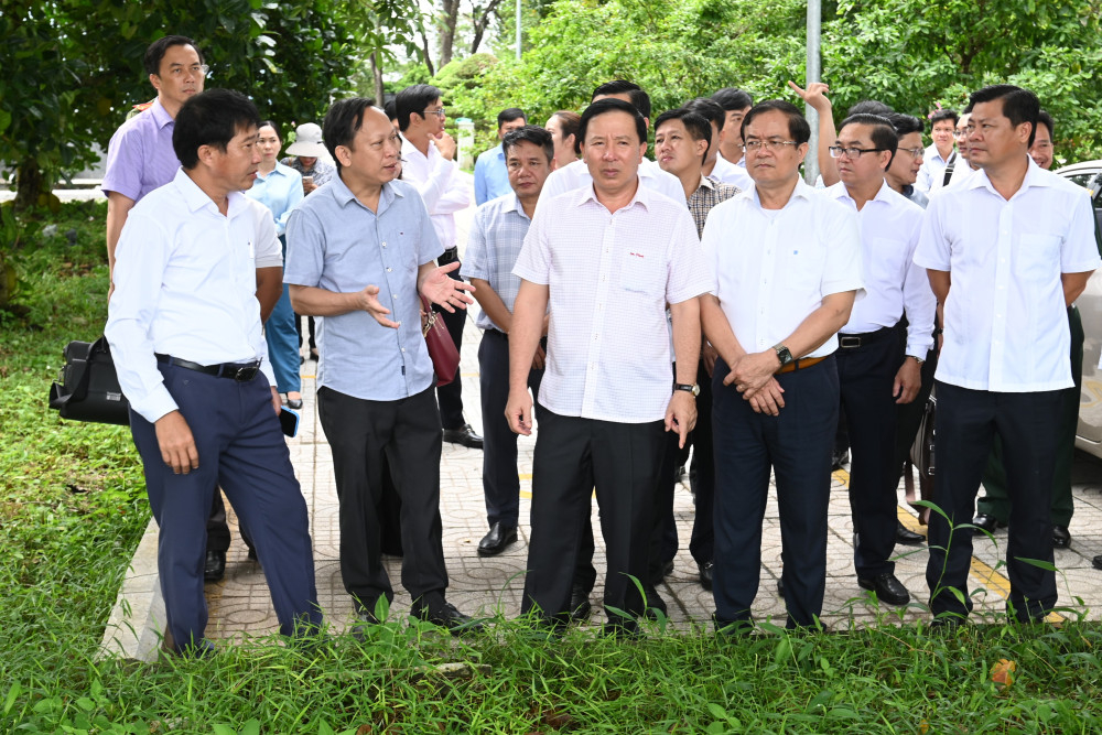 Lãnh đạo tỉnh nghe báo cáo tình hình hồ Dầu Tiếng hiện nay