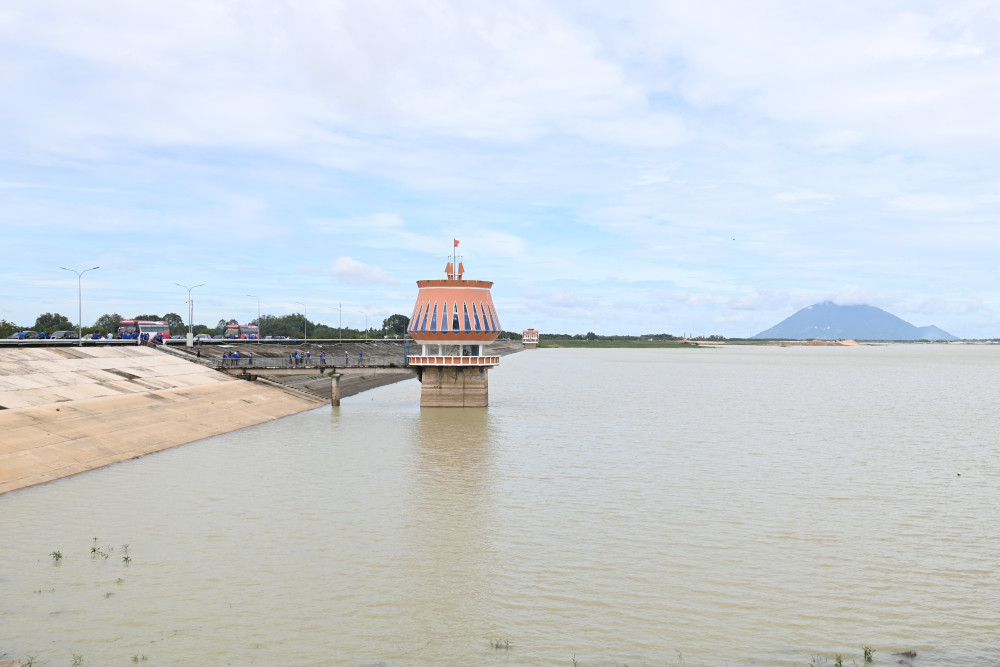 Hồ Dầu Tiếng đang vào mùa tích nước