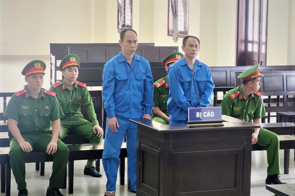 Hai bị cáo tại phiên tòa xét xử